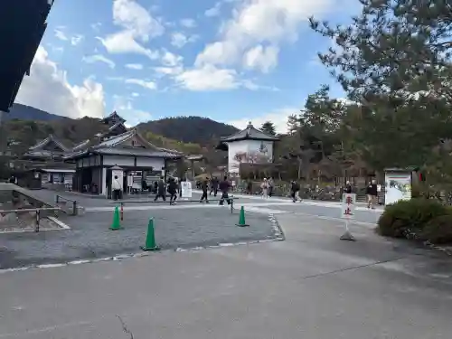 天龍寺の{uncategorized: "未分類", other: "その他", undefined: "問題あり", building: "その他建物", grave: "お墓", sacred_gate: "鳥居", guardian: "狛犬", statue: "像", buddha: "仏像", history: "歴史", nature: "自然", garden: "庭園", animal: "動物", pagoda: "塔", temizu: "手水舎", mountain_gate: "山門・神門", sanctuary: "本殿・本堂", subordinate: "末社・摂社", art: "芸術", scenery: "景色", jizo: "地蔵", ema: "絵馬", goshuin: "御朱印", omikuji: "おみくじ", items: "授与品その他", amulet: "お守り", goshuincho: "御朱印帳", eats: "食事", festival: "お祭り", votive_dance: "神楽", shichigosan: "七五三参", wedding: "結婚式", experience: "体験その他", initially: "初詣", around: "周辺", anti_infection: "感染症対策"}