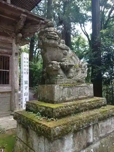 鷲子山上神社の狛犬