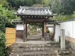 蔵泉寺の山門