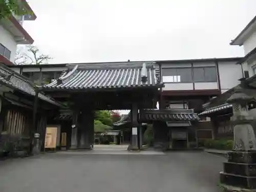 竹林院の山門