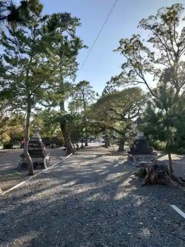 焼津神社の{uncategorized: "未分類", other: "その他", undefined: "問題あり", building: "その他建物", grave: "お墓", sacred_gate: "鳥居", guardian: "狛犬", statue: "像", buddha: "仏像", history: "歴史", nature: "自然", garden: "庭園", animal: "動物", pagoda: "塔", temizu: "手水舎", mountain_gate: "山門・神門", sanctuary: "本殿・本堂", subordinate: "末社・摂社", art: "芸術", scenery: "景色", jizo: "地蔵", ema: "絵馬", goshuin: "御朱印", omikuji: "おみくじ", items: "授与品その他", amulet: "お守り", goshuincho: "御朱印帳", eats: "食事", festival: "お祭り", votive_dance: "神楽", shichigosan: "七五三参", wedding: "結婚式", experience: "体験その他", initially: "初詣", around: "周辺", anti_infection: "感染症対策"}
