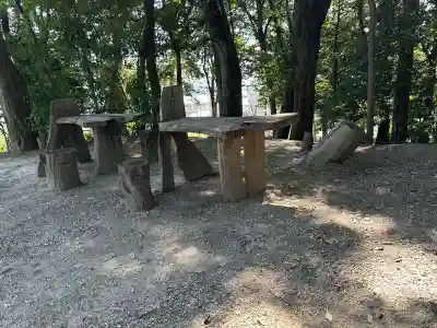 熊野神社（久保一色）の{uncategorized: "未分類", other: "その他", undefined: "問題あり", building: "その他建物", grave: "お墓", sacred_gate: "鳥居", guardian: "狛犬", statue: "像", buddha: "仏像", history: "歴史", nature: "自然", garden: "庭園", animal: "動物", pagoda: "塔", temizu: "手水舎", mountain_gate: "山門・神門", sanctuary: "本殿・本堂", subordinate: "末社・摂社", art: "芸術", scenery: "景色", jizo: "地蔵", ema: "絵馬", goshuin: "御朱印", omikuji: "おみくじ", items: "授与品その他", amulet: "お守り", goshuincho: "御朱印帳", eats: "食事", festival: "お祭り", votive_dance: "神楽", shichigosan: "七五三参", wedding: "結婚式", experience: "体験その他", initially: "初詣", around: "周辺", anti_infection: "感染症対策"}