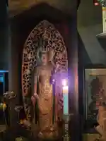 特別に内陣に入ってお参りできます。