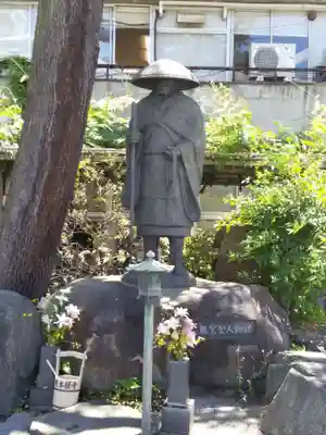 東本願寺の像