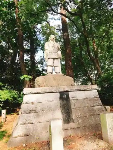 焼津神社の像