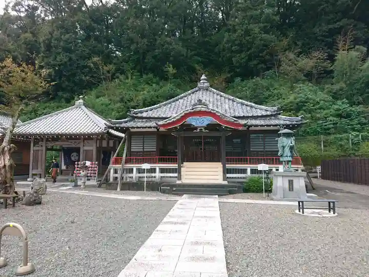 鬼岩寺の本殿・本堂