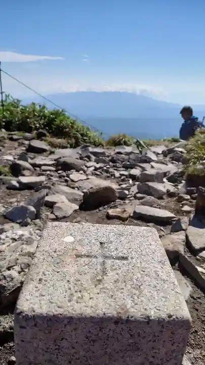 月山神社本宮の周辺