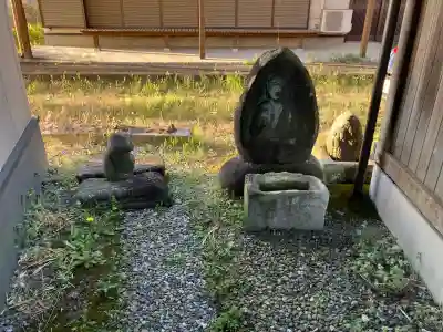 宝積寺稲荷神社の{uncategorized: "未分類", other: "その他", undefined: "問題あり", building: "その他建物", grave: "お墓", sacred_gate: "鳥居", guardian: "狛犬", statue: "像", buddha: "仏像", history: "歴史", nature: "自然", garden: "庭園", animal: "動物", pagoda: "塔", temizu: "手水舎", mountain_gate: "山門・神門", sanctuary: "本殿・本堂", subordinate: "末社・摂社", art: "芸術", scenery: "景色", jizo: "地蔵", ema: "絵馬", goshuin: "御朱印", omikuji: "おみくじ", items: "授与品その他", amulet: "お守り", goshuincho: "御朱印帳", eats: "食事", festival: "お祭り", votive_dance: "神楽", shichigosan: "七五三参", wedding: "結婚式", experience: "体験その他", initially: "初詣", around: "周辺", anti_infection: "感染症対策"}
