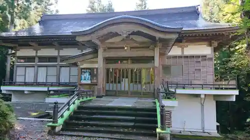 八海山尊神社の本殿