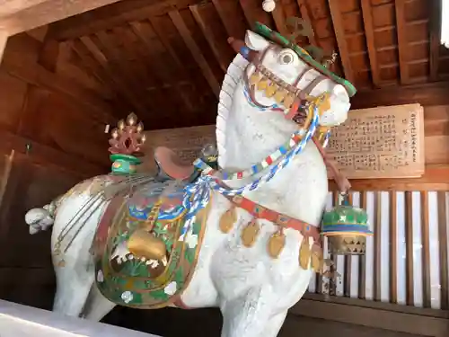 白山比咩神社の像