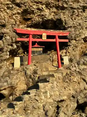 金比羅神社の{uncategorized: "未分類", other: "その他", undefined: "問題あり", building: "その他建物", grave: "お墓", sacred_gate: "鳥居", guardian: "狛犬", statue: "像", buddha: "仏像", history: "歴史", nature: "自然", garden: "庭園", animal: "動物", pagoda: "塔", temizu: "手水舎", mountain_gate: "山門・神門", sanctuary: "本殿・本堂", subordinate: "末社・摂社", art: "芸術", scenery: "景色", jizo: "地蔵", ema: "絵馬", goshuin: "御朱印", omikuji: "おみくじ", items: "授与品その他", amulet: "お守り", goshuincho: "御朱印帳", eats: "食事", festival: "お祭り", votive_dance: "神楽", shichigosan: "七五三参", wedding: "結婚式", experience: "体験その他", initially: "初詣", around: "周辺", anti_infection: "感染症対策"}