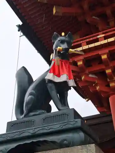 伏見稲荷大社の{uncategorized: "未分類", other: "その他", undefined: "問題あり", building: "その他建物", grave: "お墓", sacred_gate: "鳥居", guardian: "狛犬", statue: "像", buddha: "仏像", history: "歴史", nature: "自然", garden: "庭園", animal: "動物", pagoda: "塔", temizu: "手水舎", mountain_gate: "山門・神門", sanctuary: "本殿・本堂", subordinate: "末社・摂社", art: "芸術", scenery: "景色", jizo: "地蔵", ema: "絵馬", goshuin: "御朱印", omikuji: "おみくじ", items: "授与品その他", amulet: "お守り", goshuincho: "御朱印帳", eats: "食事", festival: "お祭り", votive_dance: "神楽", shichigosan: "七五三参", wedding: "結婚式", experience: "体験その他", initially: "初詣", around: "周辺", anti_infection: "感染症対策"}