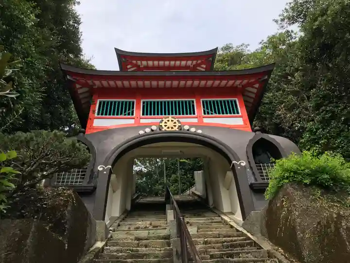 津照寺の山門・神門