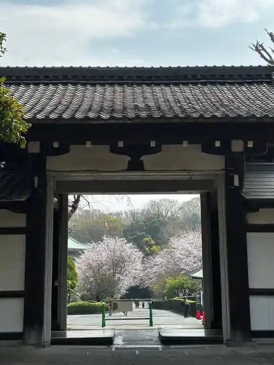 総持寺の{uncategorized: "未分類", other: "その他", undefined: "問題あり", building: "その他建物", grave: "お墓", sacred_gate: "鳥居", guardian: "狛犬", statue: "像", buddha: "仏像", history: "歴史", nature: "自然", garden: "庭園", animal: "動物", pagoda: "塔", temizu: "手水舎", mountain_gate: "山門・神門", sanctuary: "本殿・本堂", subordinate: "末社・摂社", art: "芸術", scenery: "景色", jizo: "地蔵", ema: "絵馬", goshuin: "御朱印", omikuji: "おみくじ", items: "授与品その他", amulet: "お守り", goshuincho: "御朱印帳", eats: "食事", festival: "お祭り", votive_dance: "神楽", shichigosan: "七五三参", wedding: "結婚式", experience: "体験その他", initially: "初詣", around: "周辺", anti_infection: "感染症対策"}