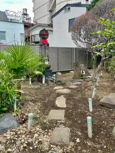 靍護稲荷神社の{uncategorized: "未分類", other: "その他", undefined: "問題あり", building: "その他建物", grave: "お墓", sacred_gate: "鳥居", guardian: "狛犬", statue: "像", buddha: "仏像", history: "歴史", nature: "自然", garden: "庭園", animal: "動物", pagoda: "塔", temizu: "手水舎", mountain_gate: "山門・神門", sanctuary: "本殿・本堂", subordinate: "末社・摂社", art: "芸術", scenery: "景色", jizo: "地蔵", ema: "絵馬", goshuin: "御朱印", omikuji: "おみくじ", items: "授与品その他", amulet: "お守り", goshuincho: "御朱印帳", eats: "食事", festival: "お祭り", votive_dance: "神楽", shichigosan: "七五三参", wedding: "結婚式", experience: "体験その他", initially: "初詣", around: "周辺", anti_infection: "感染症対策"}