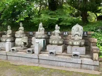 興禅寺の{uncategorized: "未分類", other: "その他", undefined: "問題あり", building: "その他建物", grave: "お墓", sacred_gate: "鳥居", guardian: "狛犬", statue: "像", buddha: "仏像", history: "歴史", nature: "自然", garden: "庭園", animal: "動物", pagoda: "塔", temizu: "手水舎", mountain_gate: "山門・神門", sanctuary: "本殿・本堂", subordinate: "末社・摂社", art: "芸術", scenery: "景色", jizo: "地蔵", ema: "絵馬", goshuin: "御朱印", omikuji: "おみくじ", items: "授与品その他", amulet: "お守り", goshuincho: "御朱印帳", eats: "食事", festival: "お祭り", votive_dance: "神楽", shichigosan: "七五三参", wedding: "結婚式", experience: "体験その他", initially: "初詣", around: "周辺", anti_infection: "感染症対策"}