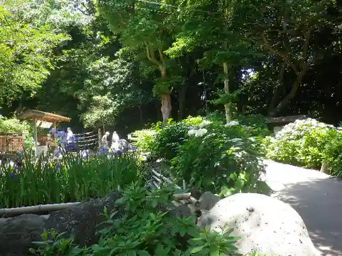 葛原岡神社の庭園