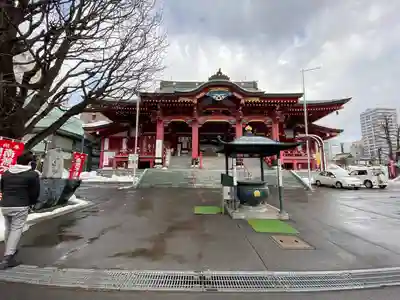 成田山札幌別院新栄寺の本殿・本堂
