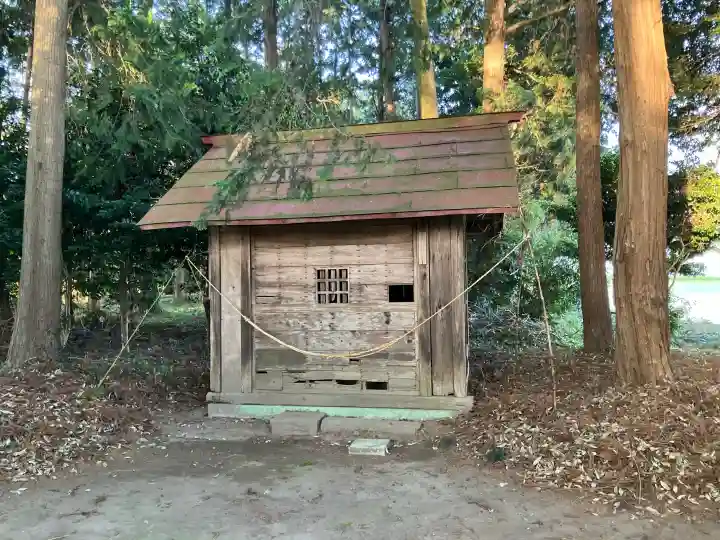 大谷高龗神社の{uncategorized: "未分類", other: "その他", undefined: "問題あり", building: "その他建物", grave: "お墓", sacred_gate: "鳥居", guardian: "狛犬", statue: "像", buddha: "仏像", history: "歴史", nature: "自然", garden: "庭園", animal: "動物", pagoda: "塔", temizu: "手水舎", mountain_gate: "山門・神門", sanctuary: "本殿・本堂", subordinate: "末社・摂社", art: "芸術", scenery: "景色", jizo: "地蔵", ema: "絵馬", goshuin: "御朱印", omikuji: "おみくじ", items: "授与品その他", amulet: "お守り", goshuincho: "御朱印帳", eats: "食事", festival: "お祭り", votive_dance: "神楽", shichigosan: "七五三参", wedding: "結婚式", experience: "体験その他", initially: "初詣", around: "周辺", anti_infection: "感染症対策"}