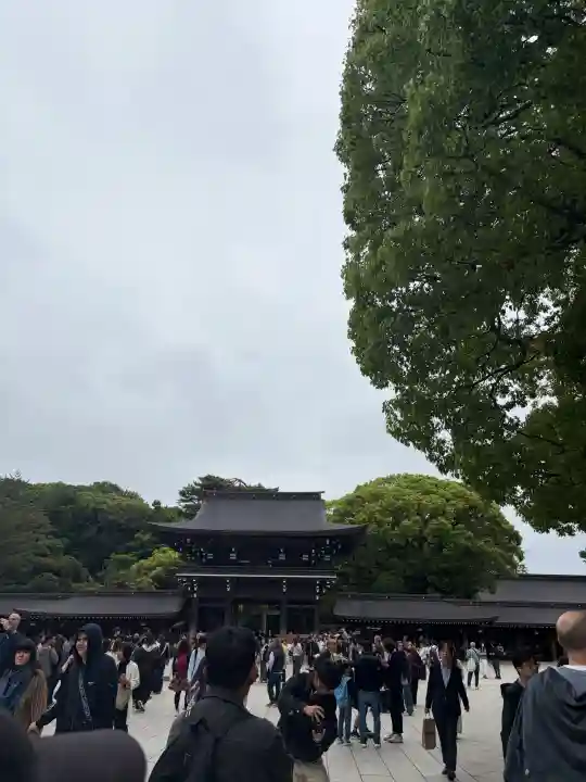 明治神宮の{uncategorized: "未分類", other: "その他", undefined: "問題あり", building: "その他建物", grave: "お墓", sacred_gate: "鳥居", guardian: "狛犬", statue: "像", buddha: "仏像", history: "歴史", nature: "自然", garden: "庭園", animal: "動物", pagoda: "塔", temizu: "手水舎", mountain_gate: "山門・神門", sanctuary: "本殿・本堂", subordinate: "末社・摂社", art: "芸術", scenery: "景色", jizo: "地蔵", ema: "絵馬", goshuin: "御朱印", omikuji: "おみくじ", items: "授与品その他", amulet: "お守り", goshuincho: "御朱印帳", eats: "食事", festival: "お祭り", votive_dance: "神楽", shichigosan: "七五三参", wedding: "結婚式", experience: "体験その他", initially: "初詣", around: "周辺", anti_infection: "感染症対策"}