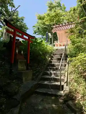 海南神社の{uncategorized: "未分類", other: "その他", undefined: "問題あり", building: "その他建物", grave: "お墓", sacred_gate: "鳥居", guardian: "狛犬", statue: "像", buddha: "仏像", history: "歴史", nature: "自然", garden: "庭園", animal: "動物", pagoda: "塔", temizu: "手水舎", mountain_gate: "山門・神門", sanctuary: "本殿・本堂", subordinate: "末社・摂社", art: "芸術", scenery: "景色", jizo: "地蔵", ema: "絵馬", goshuin: "御朱印", omikuji: "おみくじ", items: "授与品その他", amulet: "お守り", goshuincho: "御朱印帳", eats: "食事", festival: "お祭り", votive_dance: "神楽", shichigosan: "七五三参", wedding: "結婚式", experience: "体験その他", initially: "初詣", around: "周辺", anti_infection: "感染症対策"}