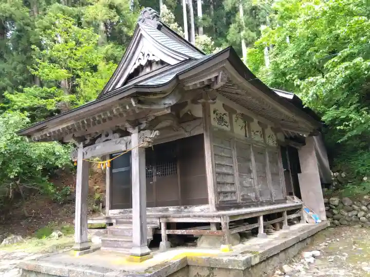 蔵王社の{uncategorized: "未分類", other: "その他", undefined: "問題あり", building: "その他建物", grave: "お墓", sacred_gate: "鳥居", guardian: "狛犬", statue: "像", buddha: "仏像", history: "歴史", nature: "自然", garden: "庭園", animal: "動物", pagoda: "塔", temizu: "手水舎", mountain_gate: "山門・神門", sanctuary: "本殿・本堂", subordinate: "末社・摂社", art: "芸術", scenery: "景色", jizo: "地蔵", ema: "絵馬", goshuin: "御朱印", omikuji: "おみくじ", items: "授与品その他", amulet: "お守り", goshuincho: "御朱印帳", eats: "食事", festival: "お祭り", votive_dance: "神楽", shichigosan: "七五三参", wedding: "結婚式", experience: "体験その他", initially: "初詣", around: "周辺", anti_infection: "感染症対策"}