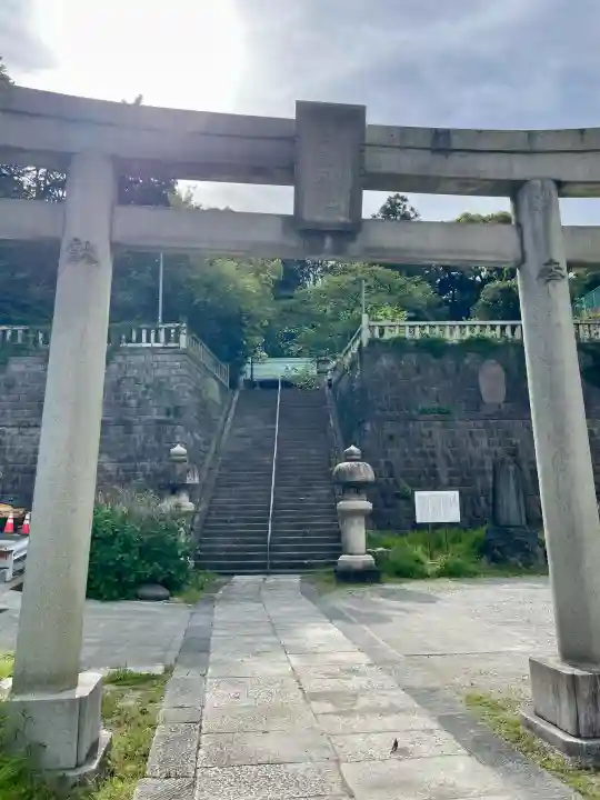 諏訪大神社の{uncategorized: "未分類", other: "その他", undefined: "問題あり", building: "その他建物", grave: "お墓", sacred_gate: "鳥居", guardian: "狛犬", statue: "像", buddha: "仏像", history: "歴史", nature: "自然", garden: "庭園", animal: "動物", pagoda: "塔", temizu: "手水舎", mountain_gate: "山門・神門", sanctuary: "本殿・本堂", subordinate: "末社・摂社", art: "芸術", scenery: "景色", jizo: "地蔵", ema: "絵馬", goshuin: "御朱印", omikuji: "おみくじ", items: "授与品その他", amulet: "お守り", goshuincho: "御朱印帳", eats: "食事", festival: "お祭り", votive_dance: "神楽", shichigosan: "七五三参", wedding: "結婚式", experience: "体験その他", initially: "初詣", around: "周辺", anti_infection: "感染症対策"}