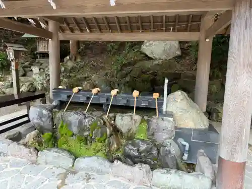 多度大社の{uncategorized: "未分類", other: "その他", undefined: "問題あり", building: "その他建物", grave: "お墓", sacred_gate: "鳥居", guardian: "狛犬", statue: "像", buddha: "仏像", history: "歴史", nature: "自然", garden: "庭園", animal: "動物", pagoda: "塔", temizu: "手水舎", mountain_gate: "山門・神門", sanctuary: "本殿・本堂", subordinate: "末社・摂社", art: "芸術", scenery: "景色", jizo: "地蔵", ema: "絵馬", goshuin: "御朱印", omikuji: "おみくじ", items: "授与品その他", amulet: "お守り", goshuincho: "御朱印帳", eats: "食事", festival: "お祭り", votive_dance: "神楽", shichigosan: "七五三参", wedding: "結婚式", experience: "体験その他", initially: "初詣", around: "周辺", anti_infection: "感染症対策"}
