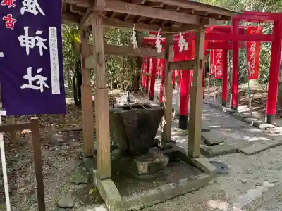 花窟神社の{uncategorized: "未分類", other: "その他", undefined: "問題あり", building: "その他建物", grave: "お墓", sacred_gate: "鳥居", guardian: "狛犬", statue: "像", buddha: "仏像", history: "歴史", nature: "自然", garden: "庭園", animal: "動物", pagoda: "塔", temizu: "手水舎", mountain_gate: "山門・神門", sanctuary: "本殿・本堂", subordinate: "末社・摂社", art: "芸術", scenery: "景色", jizo: "地蔵", ema: "絵馬", goshuin: "御朱印", omikuji: "おみくじ", items: "授与品その他", amulet: "お守り", goshuincho: "御朱印帳", eats: "食事", festival: "お祭り", votive_dance: "神楽", shichigosan: "七五三参", wedding: "結婚式", experience: "体験その他", initially: "初詣", around: "周辺", anti_infection: "感染症対策"}