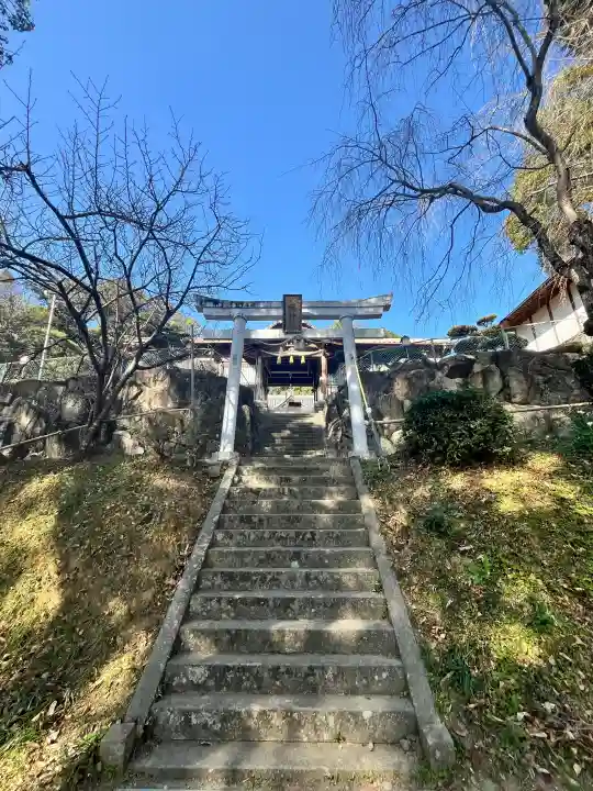 芳養八幡神社の{uncategorized: "未分類", other: "その他", undefined: "問題あり", building: "その他建物", grave: "お墓", sacred_gate: "鳥居", guardian: "狛犬", statue: "像", buddha: "仏像", history: "歴史", nature: "自然", garden: "庭園", animal: "動物", pagoda: "塔", temizu: "手水舎", mountain_gate: "山門・神門", sanctuary: "本殿・本堂", subordinate: "末社・摂社", art: "芸術", scenery: "景色", jizo: "地蔵", ema: "絵馬", goshuin: "御朱印", omikuji: "おみくじ", items: "授与品その他", amulet: "お守り", goshuincho: "御朱印帳", eats: "食事", festival: "お祭り", votive_dance: "神楽", shichigosan: "七五三参", wedding: "結婚式", experience: "体験その他", initially: "初詣", around: "周辺", anti_infection: "感染症対策"}