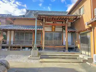信流寺の本殿・本堂