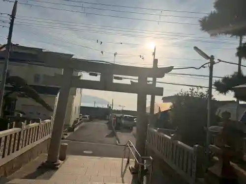 舞子六神社／まいこむの宮の{uncategorized: "未分類", other: "その他", undefined: "問題あり", building: "その他建物", grave: "お墓", sacred_gate: "鳥居", guardian: "狛犬", statue: "像", buddha: "仏像", history: "歴史", nature: "自然", garden: "庭園", animal: "動物", pagoda: "塔", temizu: "手水舎", mountain_gate: "山門・神門", sanctuary: "本殿・本堂", subordinate: "末社・摂社", art: "芸術", scenery: "景色", jizo: "地蔵", ema: "絵馬", goshuin: "御朱印", omikuji: "おみくじ", items: "授与品その他", amulet: "お守り", goshuincho: "御朱印帳", eats: "食事", festival: "お祭り", votive_dance: "神楽", shichigosan: "七五三参", wedding: "結婚式", experience: "体験その他", initially: "初詣", around: "周辺", anti_infection: "感染症対策"}