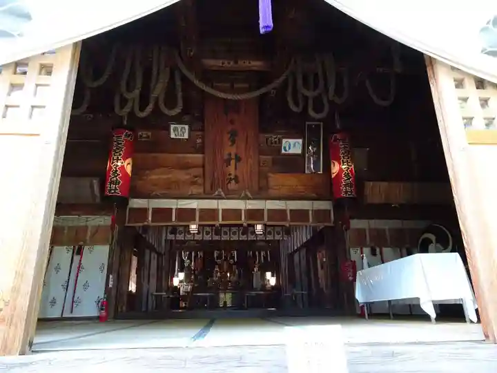 比々多神社の本殿・本堂