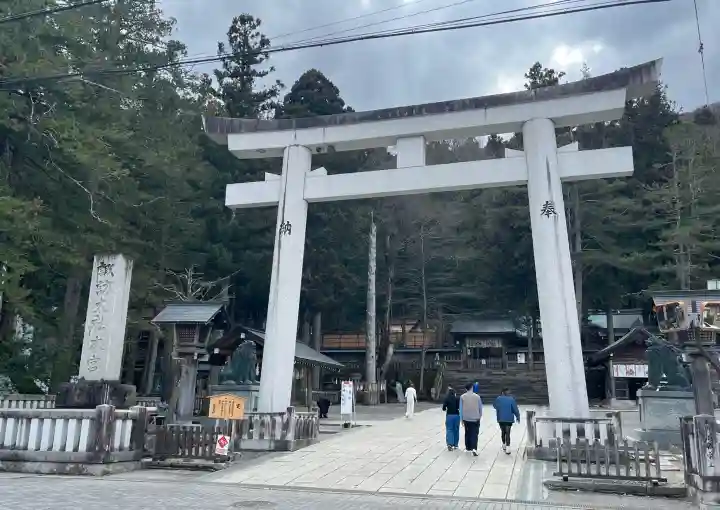 諏訪大社上社前宮の{uncategorized: "未分類", other: "その他", undefined: "問題あり", building: "その他建物", grave: "お墓", sacred_gate: "鳥居", guardian: "狛犬", statue: "像", buddha: "仏像", history: "歴史", nature: "自然", garden: "庭園", animal: "動物", pagoda: "塔", temizu: "手水舎", mountain_gate: "山門・神門", sanctuary: "本殿・本堂", subordinate: "末社・摂社", art: "芸術", scenery: "景色", jizo: "地蔵", ema: "絵馬", goshuin: "御朱印", omikuji: "おみくじ", items: "授与品その他", amulet: "お守り", goshuincho: "御朱印帳", eats: "食事", festival: "お祭り", votive_dance: "神楽", shichigosan: "七五三参", wedding: "結婚式", experience: "体験その他", initially: "初詣", around: "周辺", anti_infection: "感染症対策"}