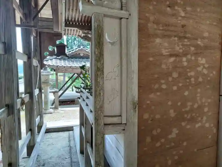 慈久神社の{uncategorized: "未分類", other: "その他", undefined: "問題あり", building: "その他建物", grave: "お墓", sacred_gate: "鳥居", guardian: "狛犬", statue: "像", buddha: "仏像", history: "歴史", nature: "自然", garden: "庭園", animal: "動物", pagoda: "塔", temizu: "手水舎", mountain_gate: "山門・神門", sanctuary: "本殿・本堂", subordinate: "末社・摂社", art: "芸術", scenery: "景色", jizo: "地蔵", ema: "絵馬", goshuin: "御朱印", omikuji: "おみくじ", items: "授与品その他", amulet: "お守り", goshuincho: "御朱印帳", eats: "食事", festival: "お祭り", votive_dance: "神楽", shichigosan: "七五三参", wedding: "結婚式", experience: "体験その他", initially: "初詣", around: "周辺", anti_infection: "感染症対策"}