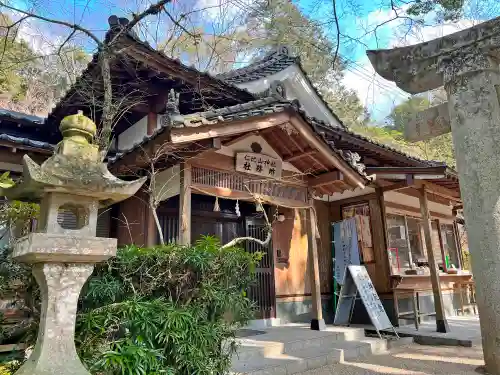 仁比山神社の建物その他