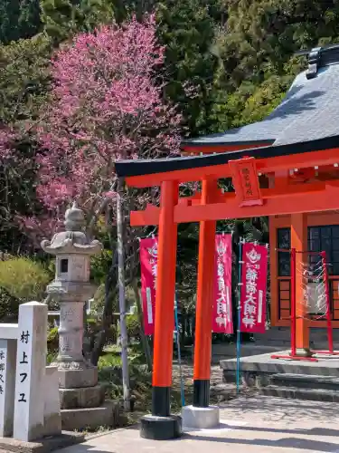 函館八幡宮の{uncategorized: "未分類", other: "その他", undefined: "問題あり", building: "その他建物", grave: "お墓", sacred_gate: "鳥居", guardian: "狛犬", statue: "像", buddha: "仏像", history: "歴史", nature: "自然", garden: "庭園", animal: "動物", pagoda: "塔", temizu: "手水舎", mountain_gate: "山門・神門", sanctuary: "本殿・本堂", subordinate: "末社・摂社", art: "芸術", scenery: "景色", jizo: "地蔵", ema: "絵馬", goshuin: "御朱印", omikuji: "おみくじ", items: "授与品その他", amulet: "お守り", goshuincho: "御朱印帳", eats: "食事", festival: "お祭り", votive_dance: "神楽", shichigosan: "七五三参", wedding: "結婚式", experience: "体験その他", initially: "初詣", around: "周辺", anti_infection: "感染症対策"}
