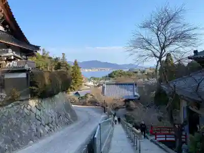 大聖院の{uncategorized: "未分類", other: "その他", undefined: "問題あり", building: "その他建物", grave: "お墓", sacred_gate: "鳥居", guardian: "狛犬", statue: "像", buddha: "仏像", history: "歴史", nature: "自然", garden: "庭園", animal: "動物", pagoda: "塔", temizu: "手水舎", mountain_gate: "山門・神門", sanctuary: "本殿・本堂", subordinate: "末社・摂社", art: "芸術", scenery: "景色", jizo: "地蔵", ema: "絵馬", goshuin: "御朱印", omikuji: "おみくじ", items: "授与品その他", amulet: "お守り", goshuincho: "御朱印帳", eats: "食事", festival: "お祭り", votive_dance: "神楽", shichigosan: "七五三参", wedding: "結婚式", experience: "体験その他", initially: "初詣", around: "周辺", anti_infection: "感染症対策"}