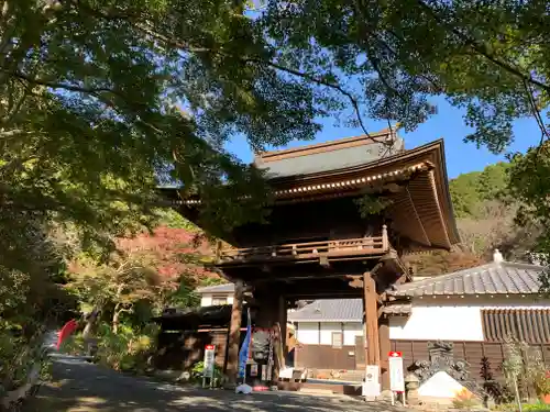 普門寺(切り絵御朱印発祥の寺)の山門・神門