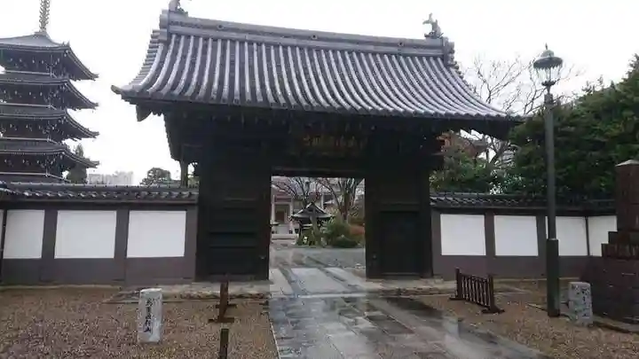 孝勝寺の山門・神門