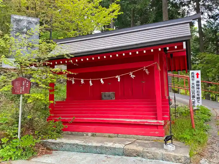 武蔵御嶽神社の末社・摂社