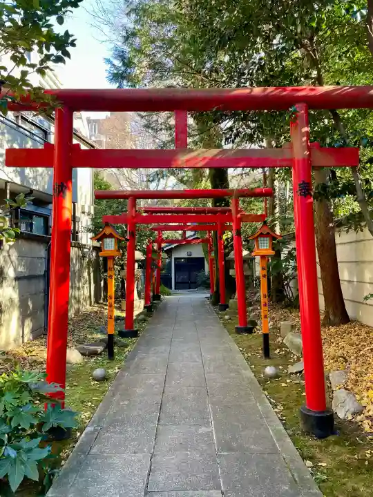 威光稲荷堂の{uncategorized: "未分類", other: "その他", undefined: "問題あり", building: "その他建物", grave: "お墓", sacred_gate: "鳥居", guardian: "狛犬", statue: "像", buddha: "仏像", history: "歴史", nature: "自然", garden: "庭園", animal: "動物", pagoda: "塔", temizu: "手水舎", mountain_gate: "山門・神門", sanctuary: "本殿・本堂", subordinate: "末社・摂社", art: "芸術", scenery: "景色", jizo: "地蔵", ema: "絵馬", goshuin: "御朱印", omikuji: "おみくじ", items: "授与品その他", amulet: "お守り", goshuincho: "御朱印帳", eats: "食事", festival: "お祭り", votive_dance: "神楽", shichigosan: "七五三参", wedding: "結婚式", experience: "体験その他", initially: "初詣", around: "周辺", anti_infection: "感染症対策"}