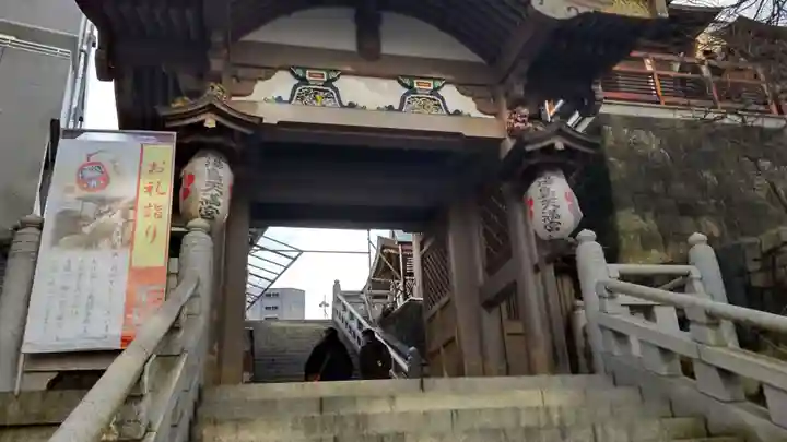 湯島天満宮の山門・神門