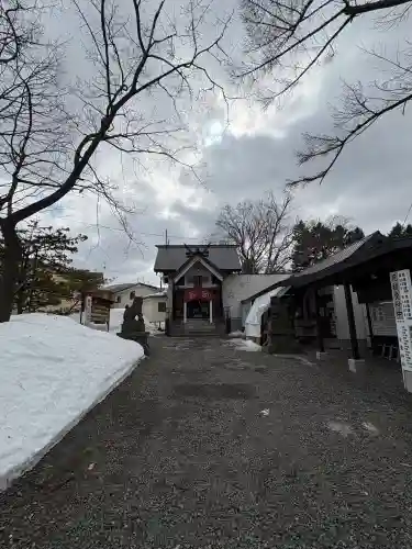 星置神社の{uncategorized: "未分類", other: "その他", undefined: "問題あり", building: "その他建物", grave: "お墓", sacred_gate: "鳥居", guardian: "狛犬", statue: "像", buddha: "仏像", history: "歴史", nature: "自然", garden: "庭園", animal: "動物", pagoda: "塔", temizu: "手水舎", mountain_gate: "山門・神門", sanctuary: "本殿・本堂", subordinate: "末社・摂社", art: "芸術", scenery: "景色", jizo: "地蔵", ema: "絵馬", goshuin: "御朱印", omikuji: "おみくじ", items: "授与品その他", amulet: "お守り", goshuincho: "御朱印帳", eats: "食事", festival: "お祭り", votive_dance: "神楽", shichigosan: "七五三参", wedding: "結婚式", experience: "体験その他", initially: "初詣", around: "周辺", anti_infection: "感染症対策"}