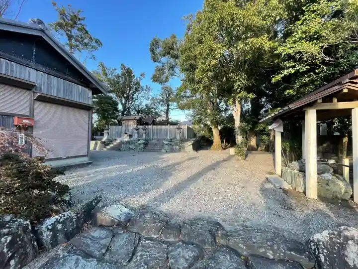 馬瀬神社の{uncategorized: "未分類", other: "その他", undefined: "問題あり", building: "その他建物", grave: "お墓", sacred_gate: "鳥居", guardian: "狛犬", statue: "像", buddha: "仏像", history: "歴史", nature: "自然", garden: "庭園", animal: "動物", pagoda: "塔", temizu: "手水舎", mountain_gate: "山門・神門", sanctuary: "本殿・本堂", subordinate: "末社・摂社", art: "芸術", scenery: "景色", jizo: "地蔵", ema: "絵馬", goshuin: "御朱印", omikuji: "おみくじ", items: "授与品その他", amulet: "お守り", goshuincho: "御朱印帳", eats: "食事", festival: "お祭り", votive_dance: "神楽", shichigosan: "七五三参", wedding: "結婚式", experience: "体験その他", initially: "初詣", around: "周辺", anti_infection: "感染症対策"}