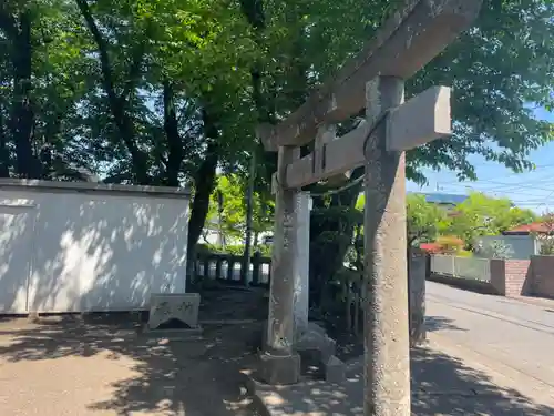 諏訪神社の鳥居