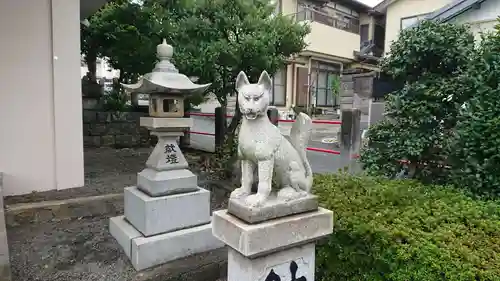 稲荷神社（原田）の狛犬