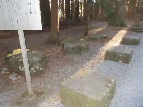 北口本宮冨士浅間神社の山門・神門