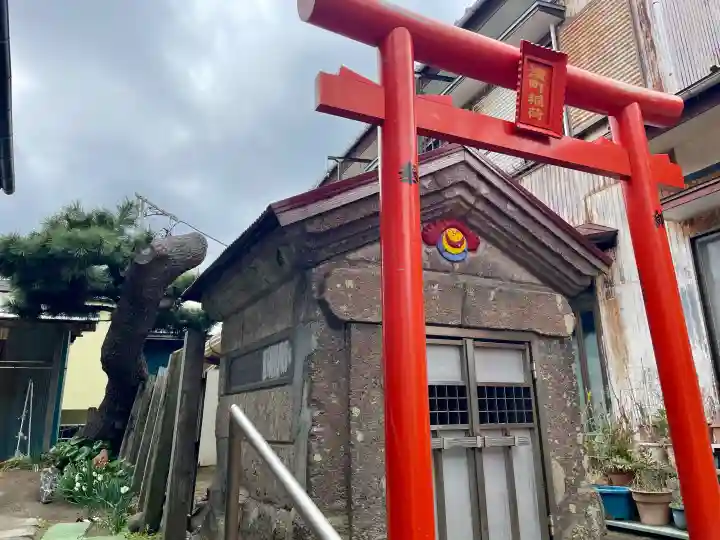 濱町稲荷の{uncategorized: "未分類", other: "その他", undefined: "問題あり", building: "その他建物", grave: "お墓", sacred_gate: "鳥居", guardian: "狛犬", statue: "像", buddha: "仏像", history: "歴史", nature: "自然", garden: "庭園", animal: "動物", pagoda: "塔", temizu: "手水舎", mountain_gate: "山門・神門", sanctuary: "本殿・本堂", subordinate: "末社・摂社", art: "芸術", scenery: "景色", jizo: "地蔵", ema: "絵馬", goshuin: "御朱印", omikuji: "おみくじ", items: "授与品その他", amulet: "お守り", goshuincho: "御朱印帳", eats: "食事", festival: "お祭り", votive_dance: "神楽", shichigosan: "七五三参", wedding: "結婚式", experience: "体験その他", initially: "初詣", around: "周辺", anti_infection: "感染症対策"}