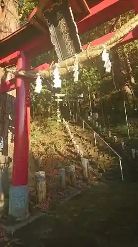 菅東山出世稲荷神社の鳥居